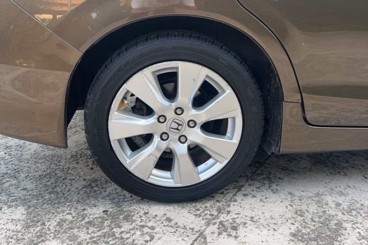 Used Honda Jade 2013 1.8L automatic Comfort version 5 seats Exterior 7