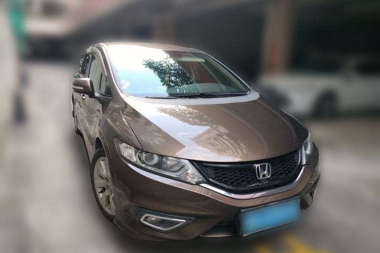 Used Honda Jade 2013 1.8L automatic Comfort version 5 seats Front Right 45 Deg