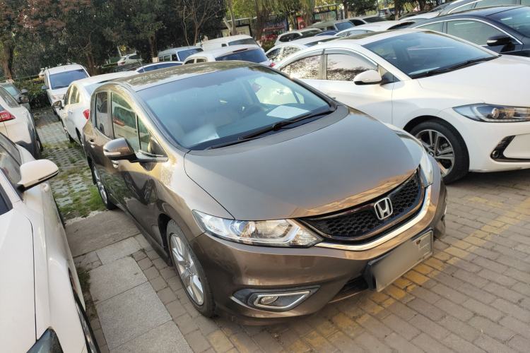 Used Honda Jade 2013 1.8L automatic Comfort version 5 seats Front Right 45 Deg