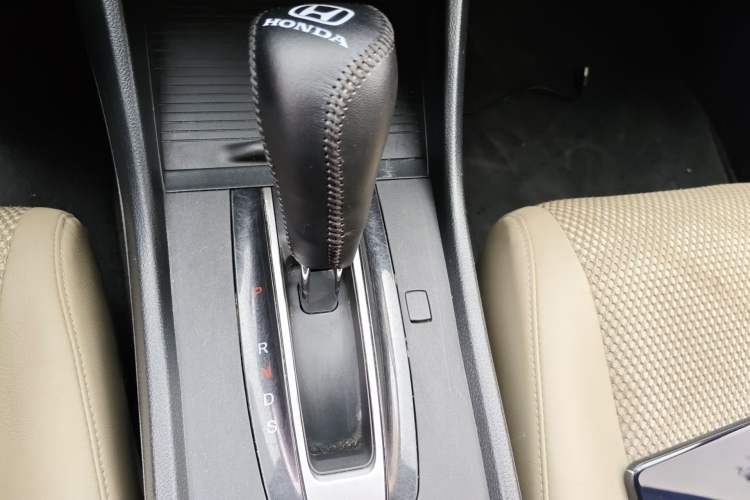 Used Honda Jade 2013 1.8L automatic Comfort version 5 seats Gear Lever