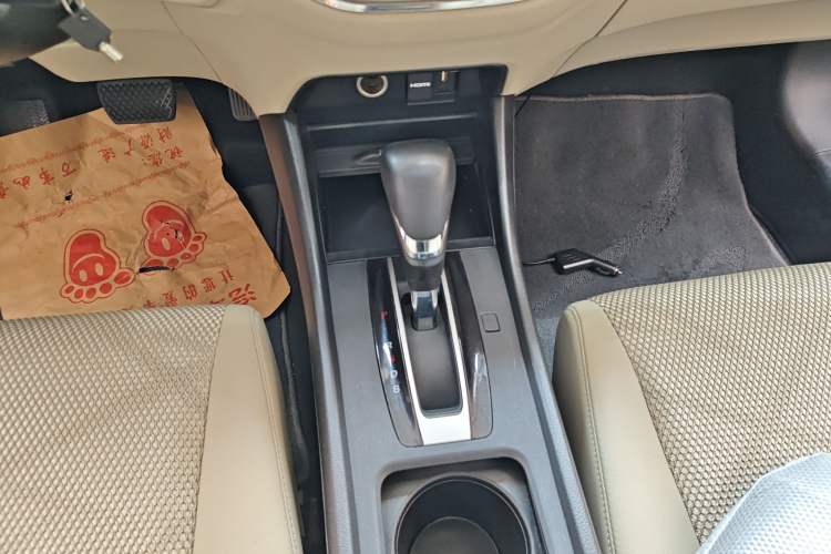 Used Honda Jade 2013 1.8L automatic Comfort version 5 seats Gear Lever