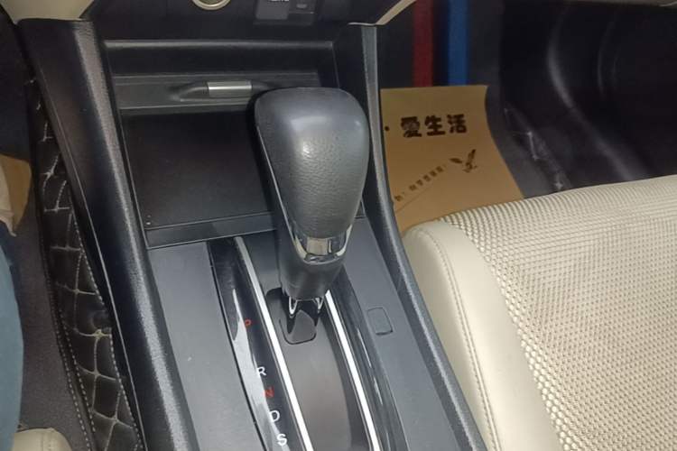 Used Honda Jade 2013 1.8L automatic Comfort version 5 seats Gear Lever