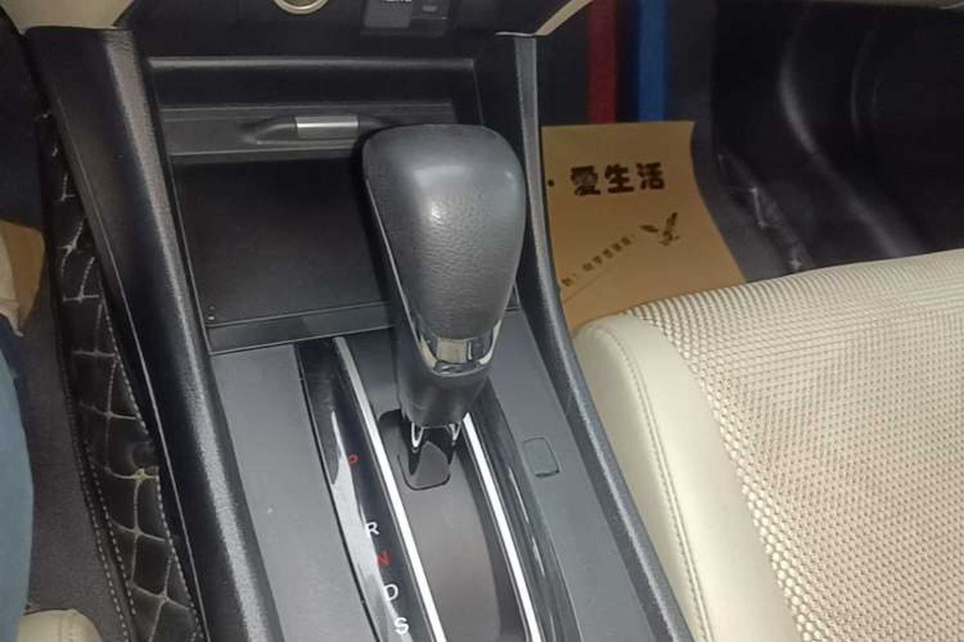 Used Honda Jade 2013 1.8L automatic Comfort version 5 seats Gear Lever