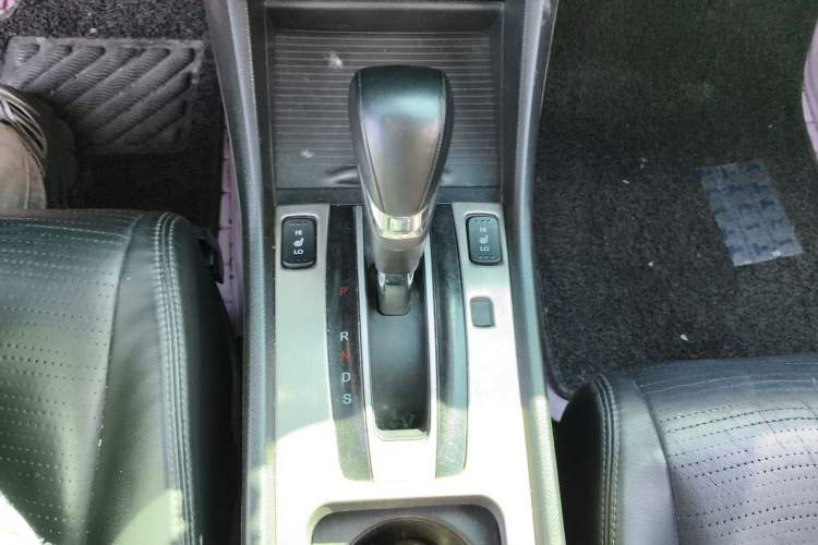 Used Honda Jade 2013 1.8L CVT Luxury Edition 5 seats Gear Lever