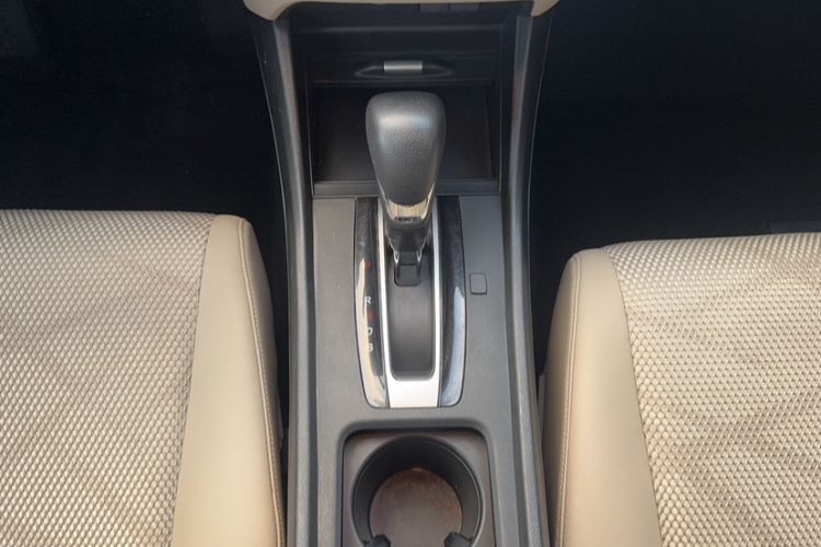 Used Honda Jade 2013 1.8L automatic Comfort version 5 seats Gear Lever