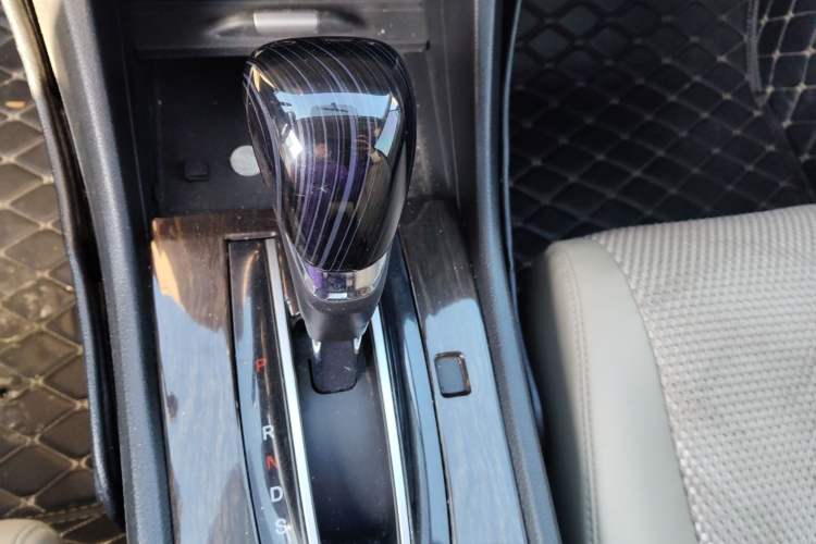 Used Honda Jade 2013 1.8L automatic Comfort version 5 seats Gear Lever