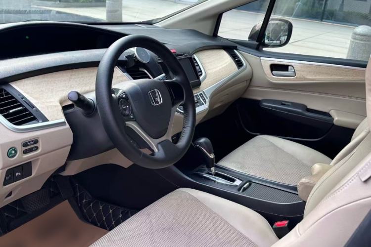 Used Honda Jade 2013 1.8L automatic Comfort version 5 seats Interior 1