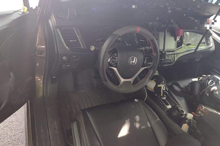 Used Honda Jade 2013 1.8L automatic Comfort version 5 seats Interior 2