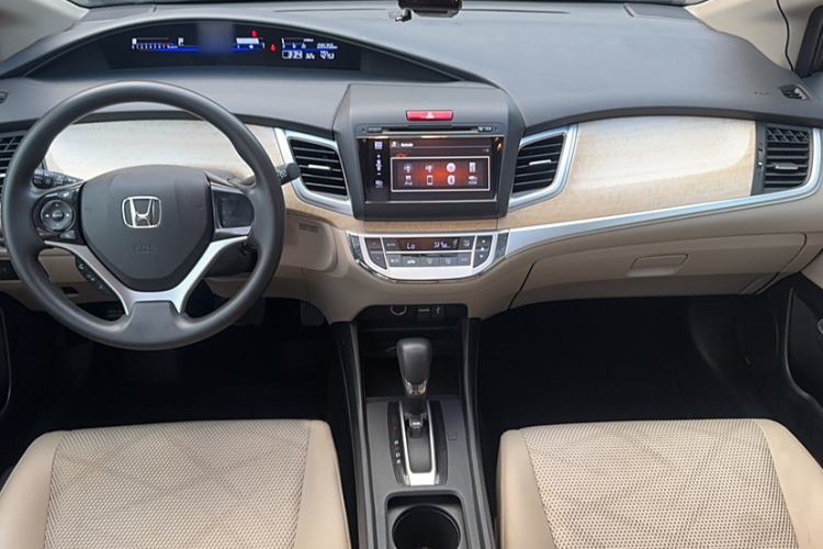 Used Honda Jade 2013 1.8L automatic Comfort version 5 seats Interior 2