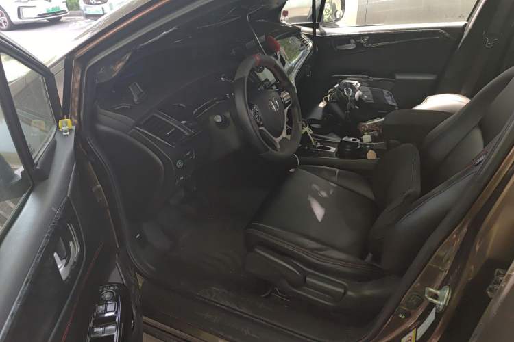 Used Honda Jade 2013 1.8L automatic Comfort version 5 seats Interior 3