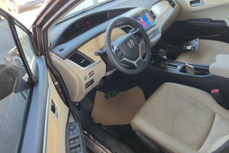 Used Honda Jade 2013 1.8L automatic Comfort version 5 seats Interior 3