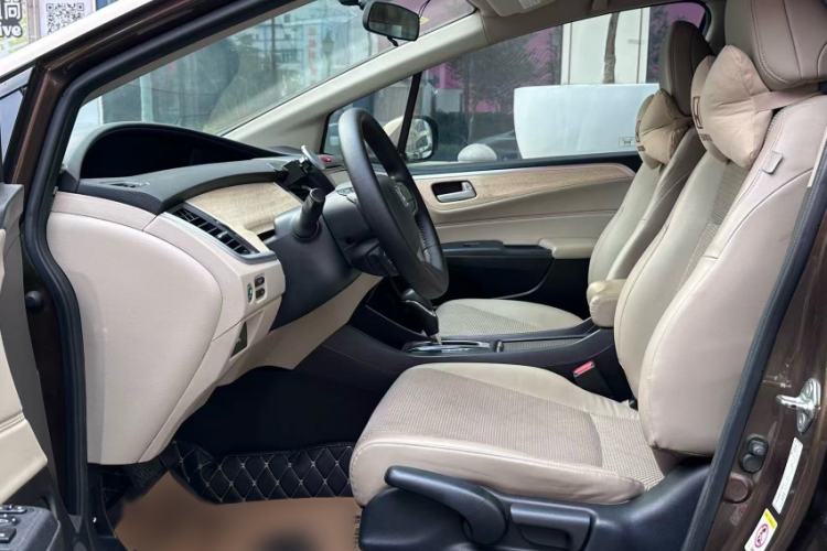 Used Honda Jade 2013 1.8L automatic Comfort version 5 seats Interior 3