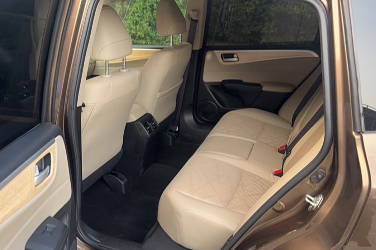 Used Honda Jade 2013 1.8L automatic Comfort version 5 seats Interior 4