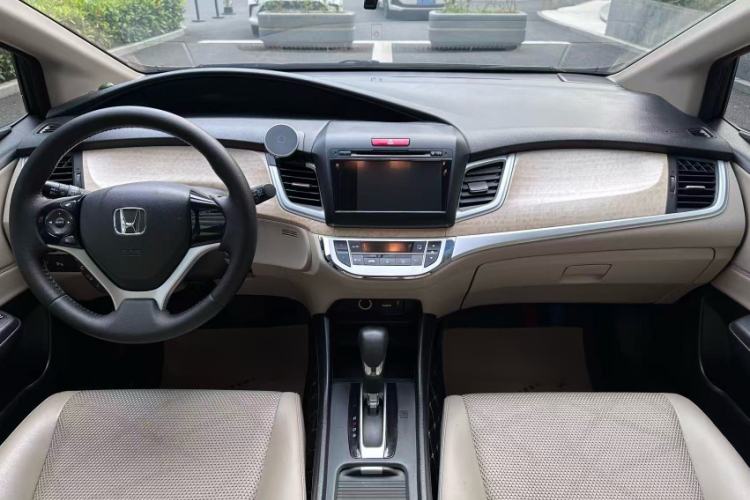 Used Honda Jade 2013 1.8L automatic Comfort version 5 seats Interior 7