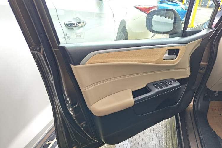 Used Honda Jade 2013 1.8L automatic Comfort version 5 seats Left Front Door Interior