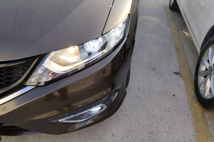Used Honda Jade 2013 1.8L automatic Comfort version 5 seats Left Front Headlight