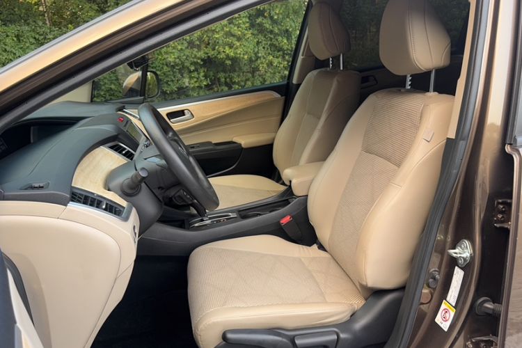 Used Honda Jade 2013 1.8L automatic Comfort version 5 seats Left Front Seat