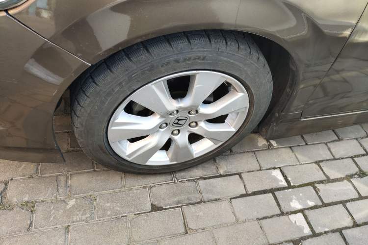Used Honda Jade 2013 1.8L automatic Comfort version 5 seats Left Front Wheel Hub