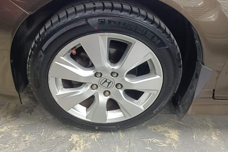Used Honda Jade 2013 1.8L automatic Comfort version 5 seats Left Front Wheel Hub