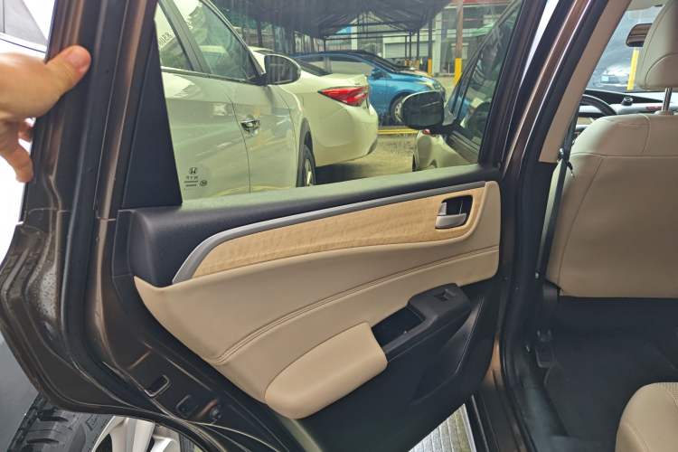 Used Honda Jade 2013 1.8L automatic Comfort version 5 seats Left Rear Door Interior