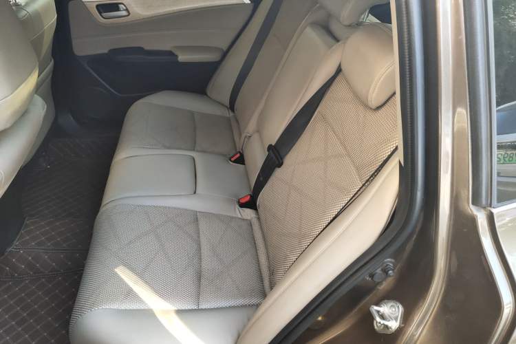 Used Honda Jade 2013 1.8L automatic Comfort version 5 seats Left Rear Seat