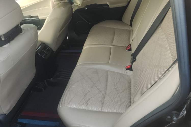 Used Honda Jade 2013 1.8L automatic Comfort version 5 seats Left Rear Seat