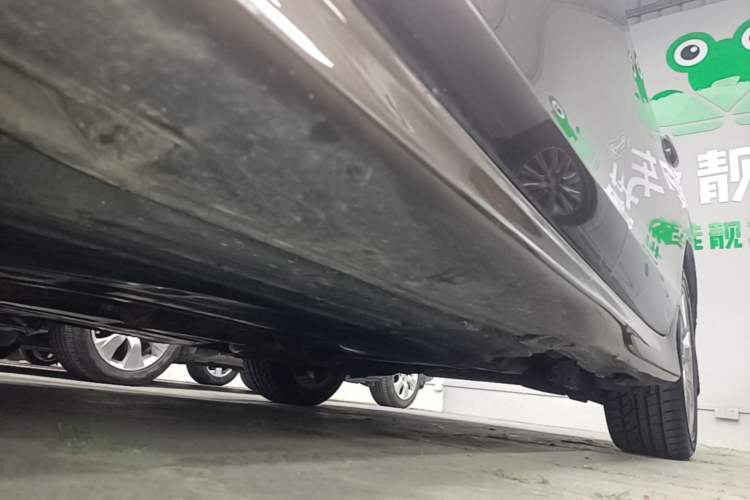Used Honda Jade 2013 1.8L automatic Comfort version 5 seats Left Side Sill