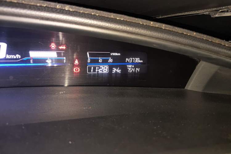 Used Honda Jade 2013 1.8L automatic Comfort version 5 seats Odometer Close Up