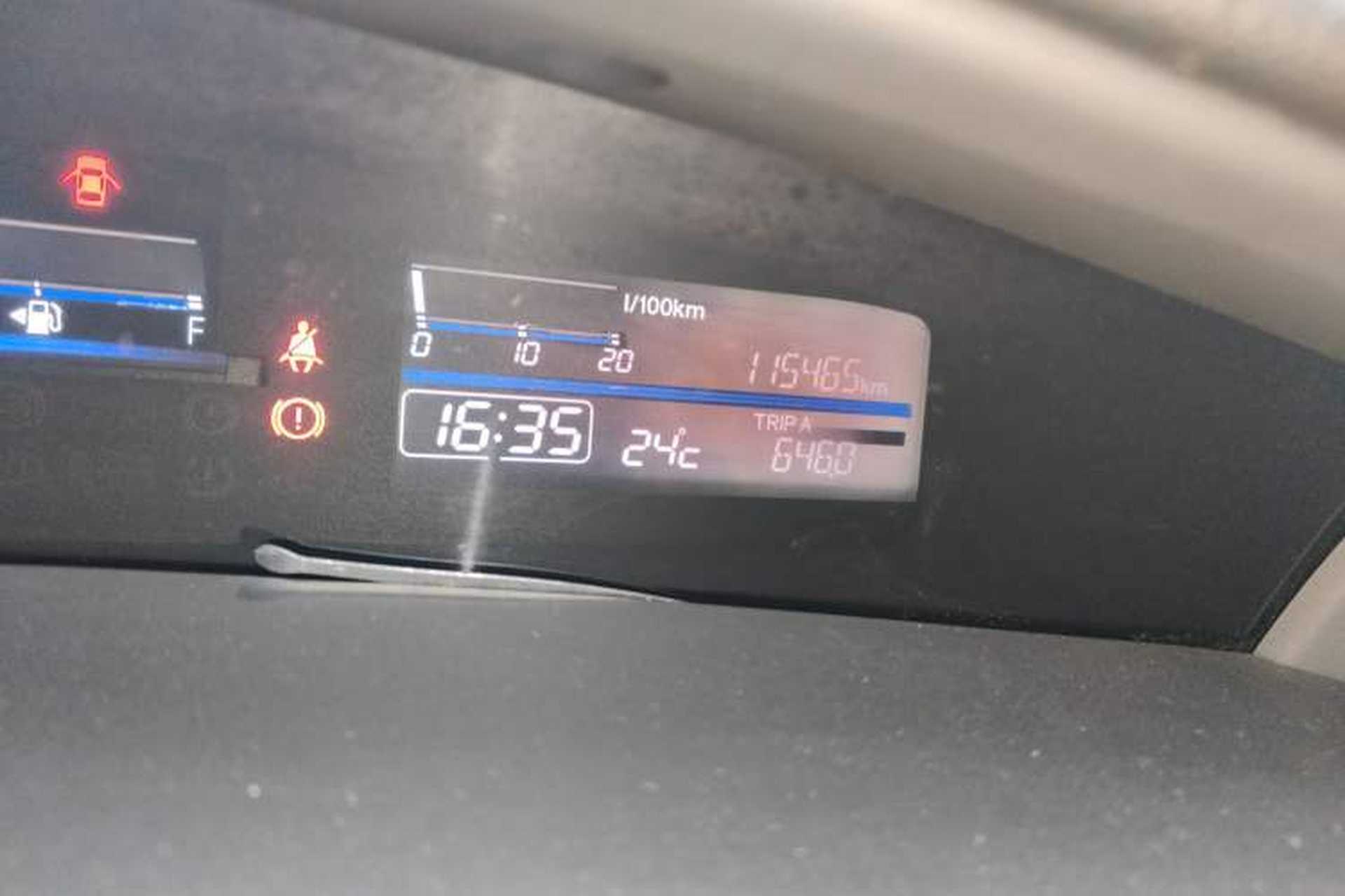 Used Honda Jade 2013 1.8L automatic Comfort version 5 seats Odometer Close Up