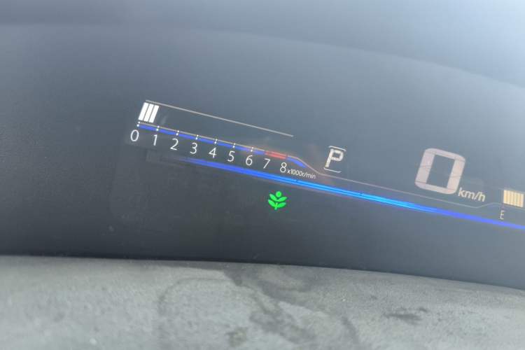 Used Honda Jade 2013 1.8L automatic Comfort version 5 seats Odometer Close Up