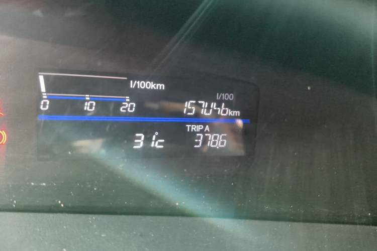 Used Honda Jade 2013 1.8L CVT Luxury Edition 5 seats Odometer Close Up