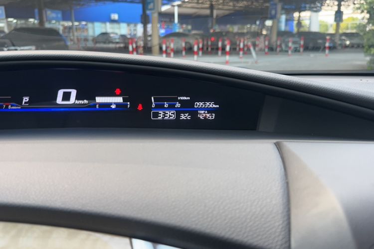Used Honda Jade 2013 1.8L automatic Comfort version 5 seats Odometer Close Up