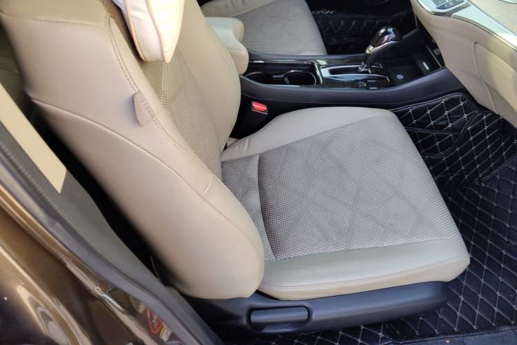 Used Honda Jade 2013 1.8L automatic Comfort version 5 seats Right Front Seat