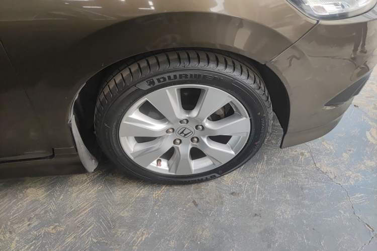 Used Honda Jade 2013 1.8L automatic Comfort version 5 seats Right Front Wheel Hub