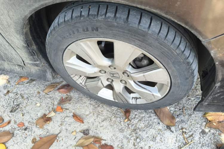 Used Honda Jade 2013 1.8L automatic Comfort version 5 seats Right Front Wheel Hub