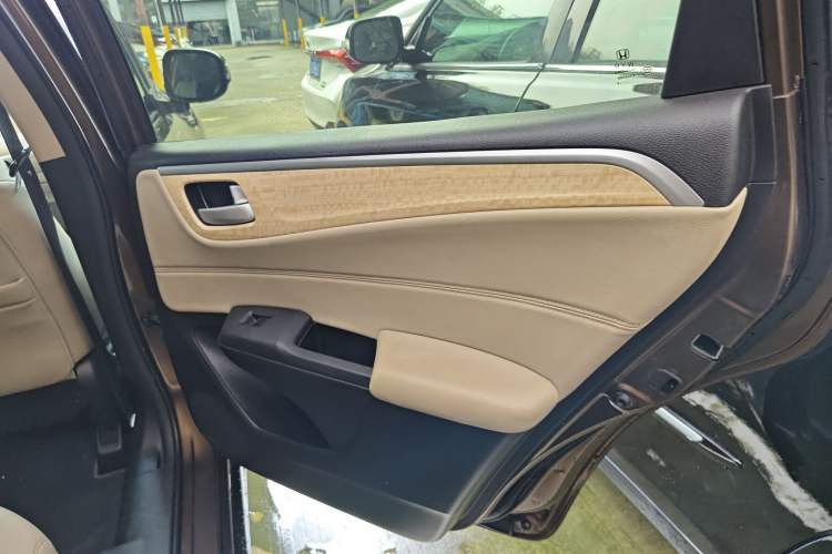 Used Honda Jade 2013 1.8L automatic Comfort version 5 seats Right Rear Door Interior