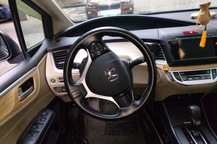 Used Honda Jade 2013 1.8L automatic Comfort version 5 seats Steering Wheel