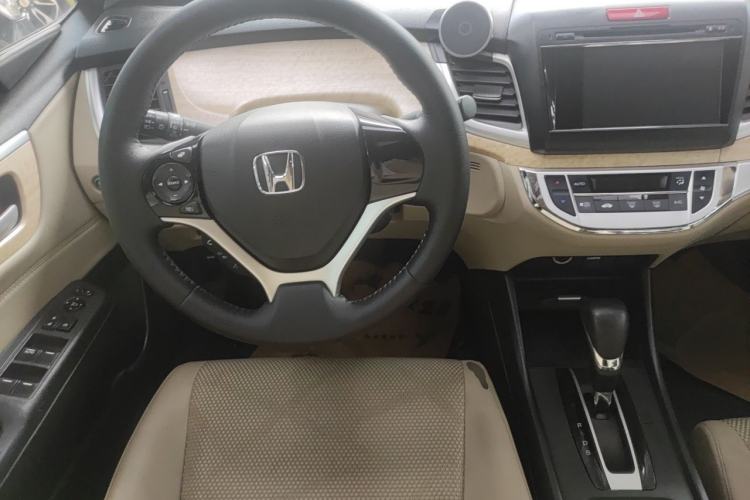 Used Honda Jade 2013 1.8L automatic Comfort version 5 seats Steering Wheel