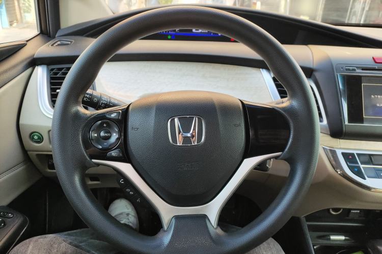 Used Honda Jade 2013 1.8L automatic Comfort version 5 seats Steering Wheel