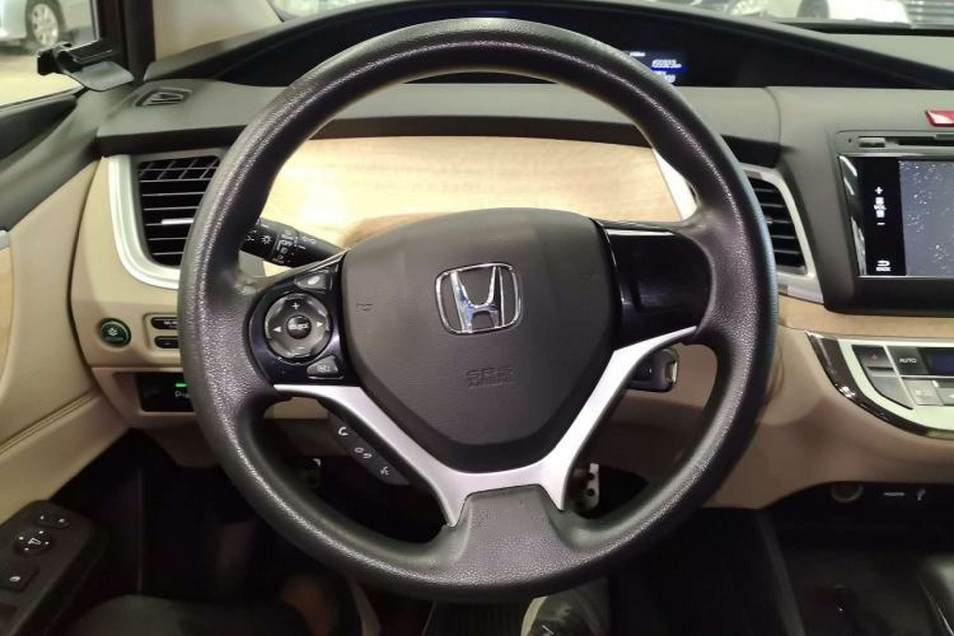Used Honda Jade 2013 1.8L automatic Comfort version 5 seats Steering Wheel