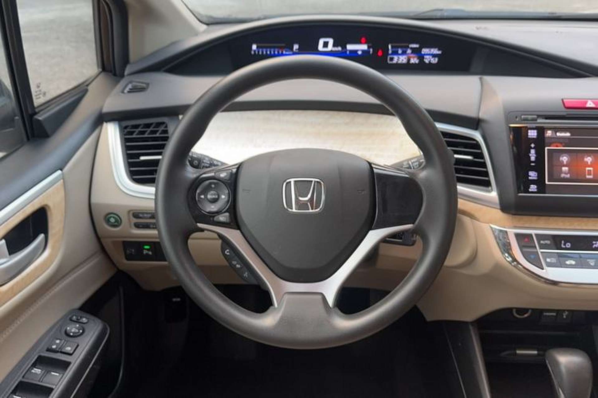 Used Honda Jade 2013 1.8L automatic Comfort version 5 seats Steering Wheel