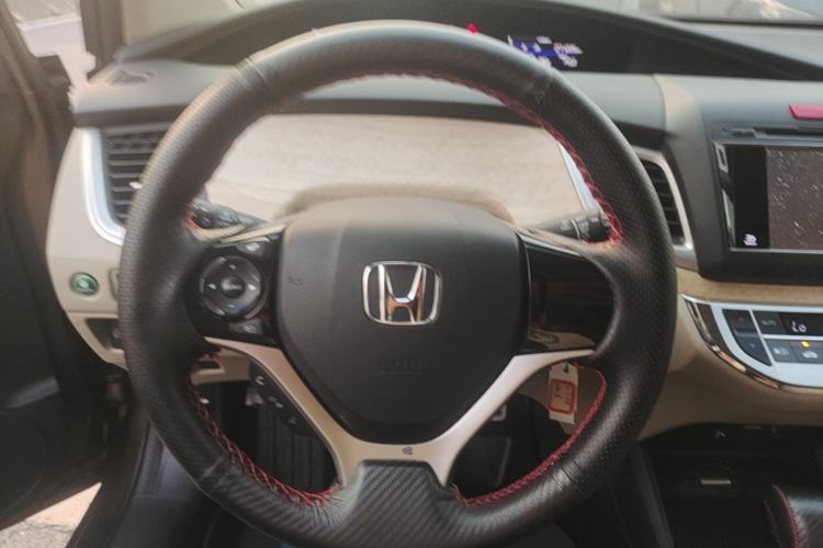 Used Honda Jade 2013 1.8L automatic Comfort version 5 seats Steering Wheel