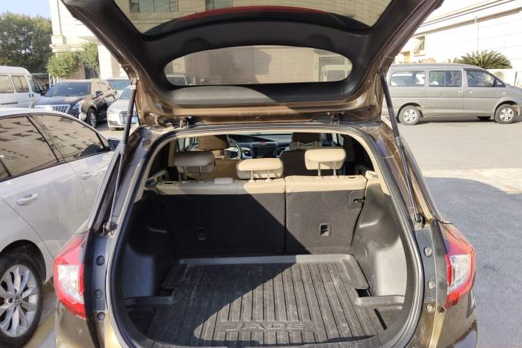 Used Honda Jade 2013 1.8L automatic Comfort version 5 seats Trunk