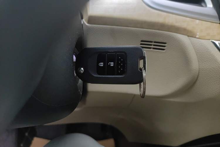 Used Honda Jade 2013 1.8L automatic Comfort version 5 seats Vehicle Key