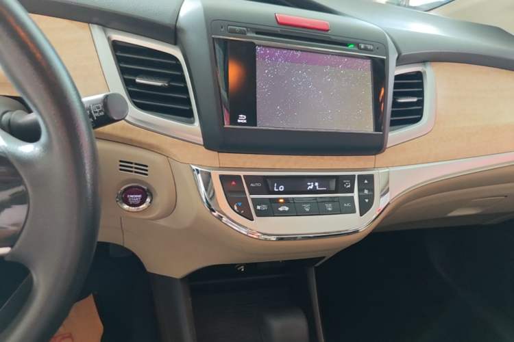 Used Honda Jade 2014 1.8L Automatic Comfort Elite Version 5 Seats Audio And AC Panel