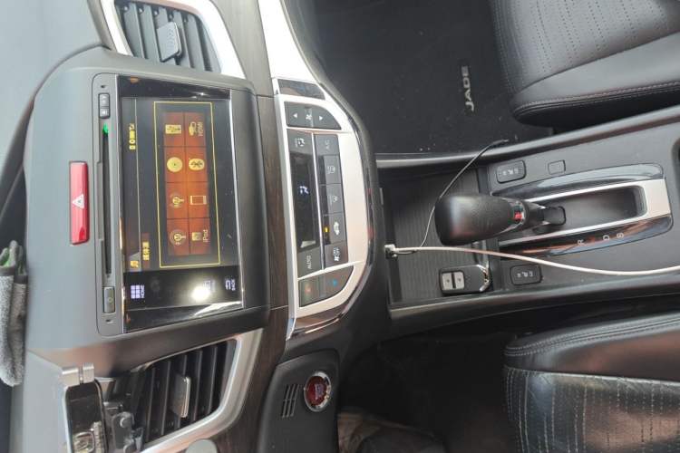 Used Honda Jade 2014 1.8L CVT Luxury Edition 5 seats Audio And AC Panel