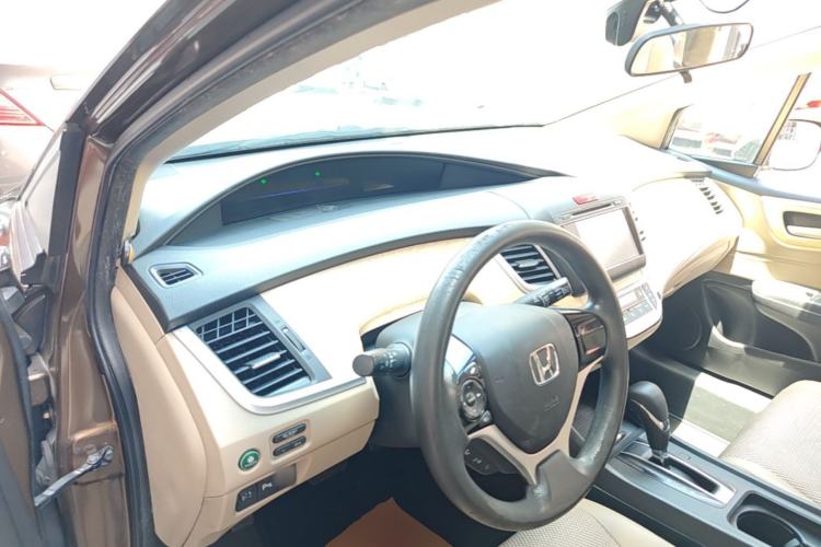 Used Honda Jade 2014 1.8L Automatic Comfort Elite Version 5 Seats Center Console