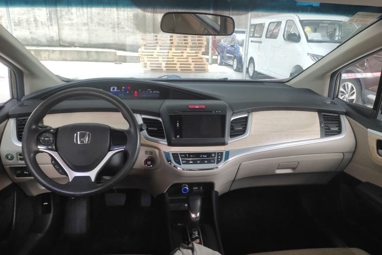 Used Honda Jade 2014 1.8L Automatic Comfort Elite Version 5 Seats Center Console