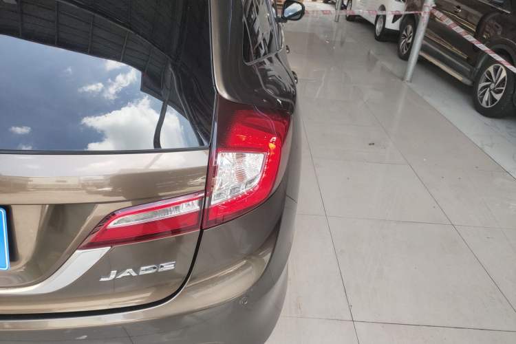 Used Honda Jade 2014 1.8L Automatic Comfort Elite Version 5 Seats Exterior 2