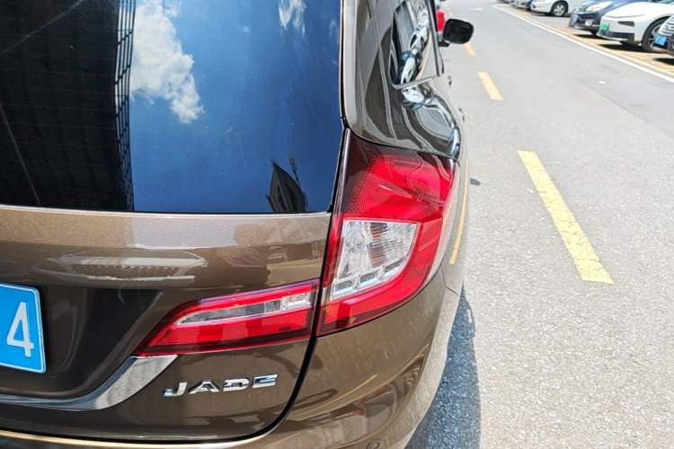 Used Honda Jade 2014 1.8L Automatic Comfort Elite Version 5 Seats Exterior 3